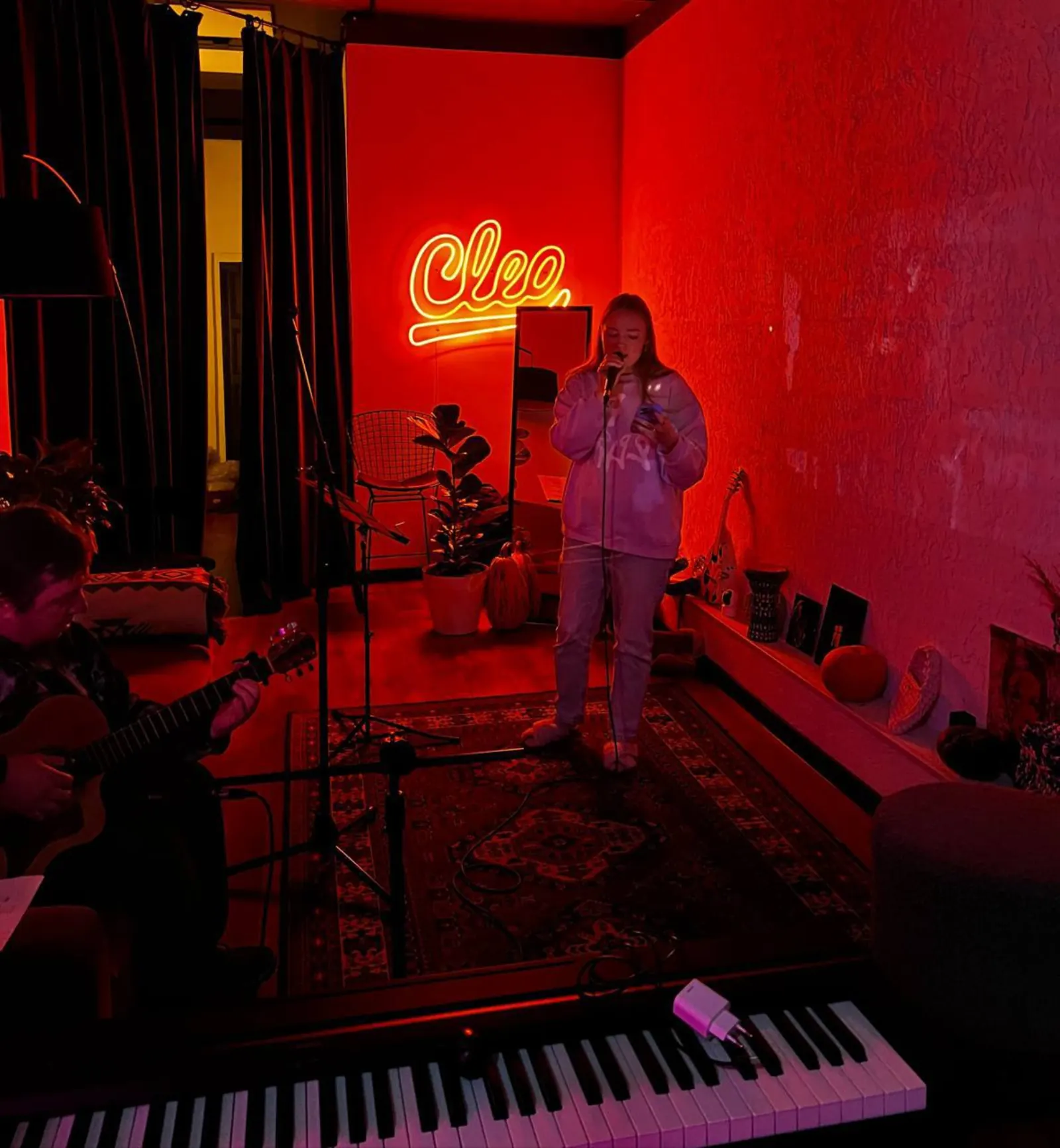 Занятие в школе вокала Manifik