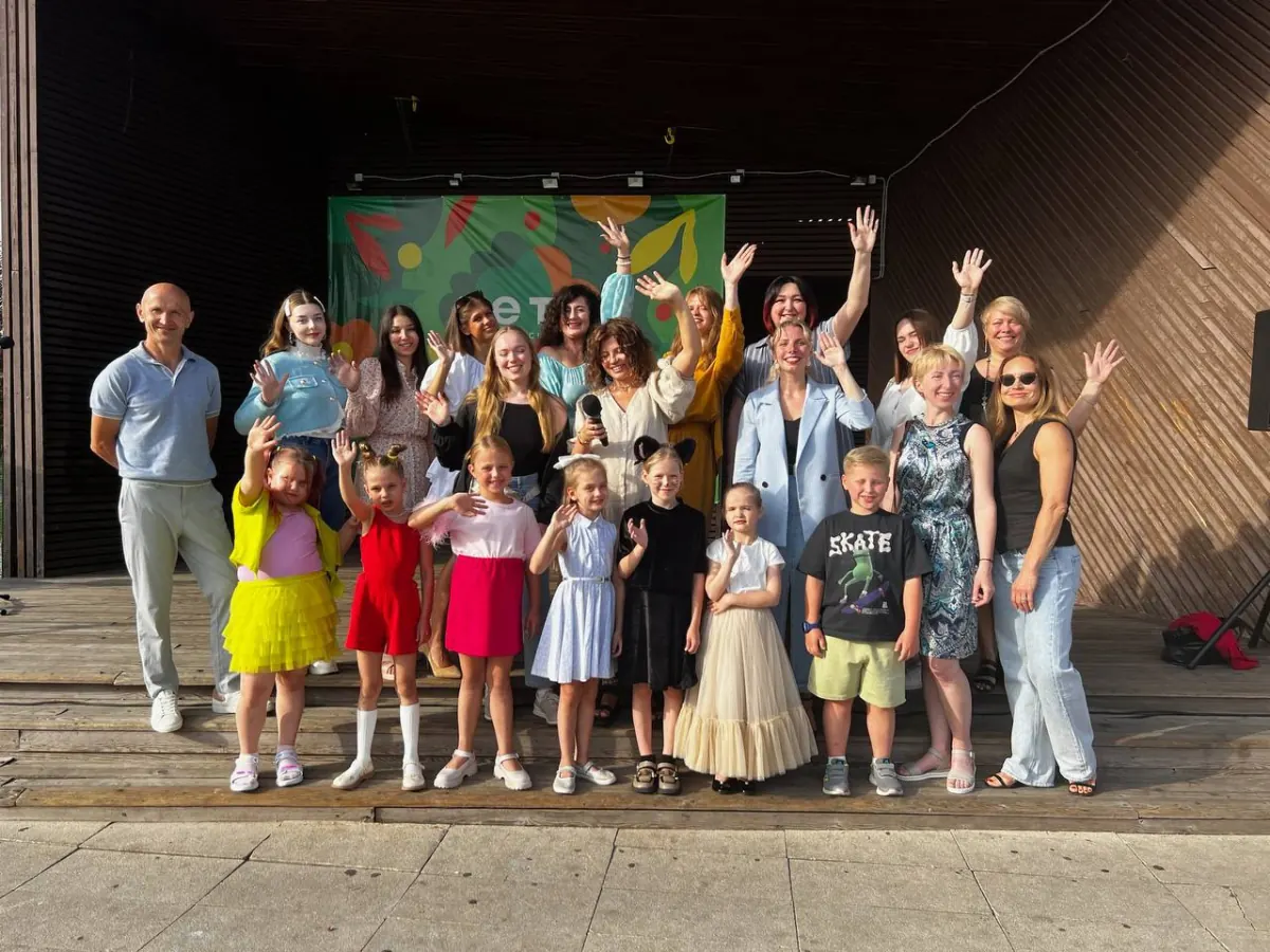 Летний концерт под деревом